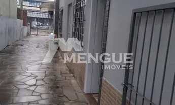 Imagem 4: Casa com 3 Quartos e 4 banheiros à Venda, com 380 m² no bairro Sarandi por R$ 630.000,00