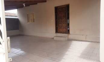 Imagem 3: Inhumas casa bem localizada.Do lado do fórum