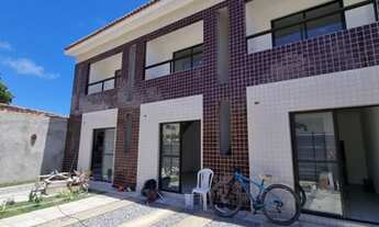 Imagem: Casa duplex com três quartos sendo dois