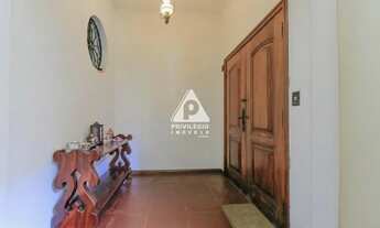 Imagem 4: Casa Triplex em Vila Restrita e Tranquila