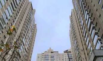 Imagem: Andar alto, ensolarado. Vista panorâmica