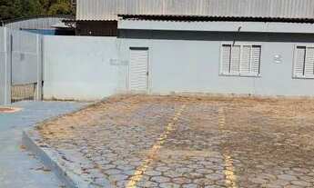 Imagem 2: Casa simples, com terreno comercial frente