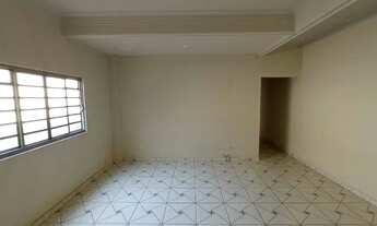 Imagem 7: Casa com 2 dormitórios para alugar, por R$ 900/mês - Industrial - Londrina/PR