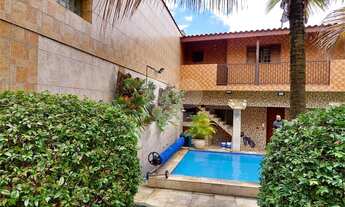 Imagem 3: Casa com piscina e salão