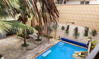 Imagem 5: Casa com piscina e salão