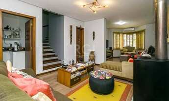 Imagem 5: Casa de 147m² - 3 dormitórios, 1 suíte, churrasqueira, pátio com piscina e 3 vagas de gara