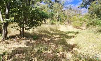 Imagem 2: Terreno à venda no Aldeia do Vale com 3.229 m², APP ao fundo e vista panorâmica definitiva