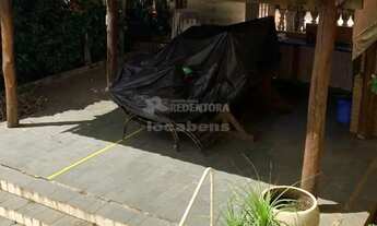 Imagem 2: Casa Sobrado no Bairro santos Dumont com 05 dormitórios e área de lazer com piscina