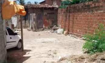 Imagem 4: Vendo um terreno com um ponto de comercio mede 15 por 32 com uma casa com dois vao e um