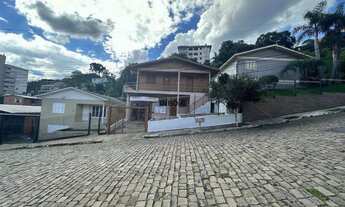 Imagem 2: INBOX CIA IMOBILIÁRIA VENDE EM BENTO GONÇALVES - Imóvel com duas construções, em alvenaria