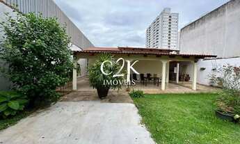 Imagem: Casa Térrea com Amplo Jardim e Área Gourmet