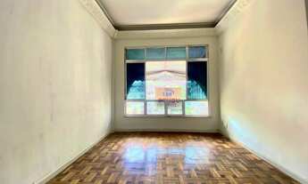 Imagem 2: More em um 2 quartos na segunda quadra da Praia de Icaraí