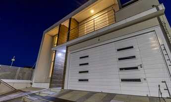 Imagem: Sobrado para venda tem 216 metros quadrados