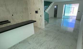 Imagem 5: Casa Duplex com área de 140m2 3 suítes e varanda gourmet. Próximo a Washington Soares!