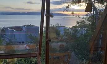 Imagem 5: Casa no condomínio vila cacupé com 180 graus de vista para o mar, com um excelente paisagi