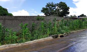 Imagem 6: Lote de Esquina murado muro alto escorrido para frente com 492,89 metros sendo 17 metros d