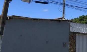 Imagem: 2 casas, 600m² de terreno, 7 pontos comerciais