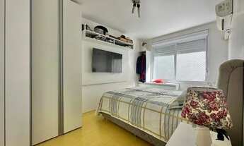 Imagem 3: Apartamento 2 dormitórios + dependência reformado com vaga coberta