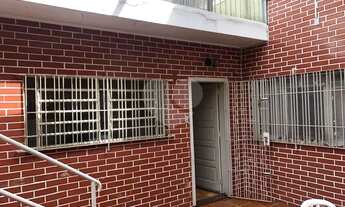 Imagem 7: Sobrado para aluguel e venda possui 262 metros quadrados com 4 quartos