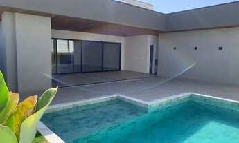 Imagem 3: Casa de condomínio à venda tem 300 metros quadrados com 4 suítes. Confira!