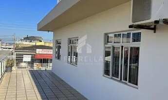 Imagem 2: Casa com 06 dormitórios 04 banheiros, no bairro Barreiros em São