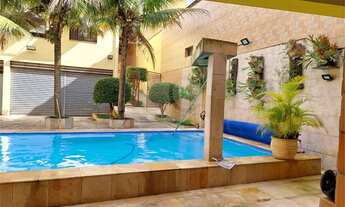 Imagem 2: Casa com piscina e salão