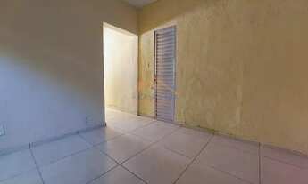 Imagem 7: Casa de 2 quartos, 1 sala, 1 banheiro, lote plano, quintal, área de serviço, terraço com u