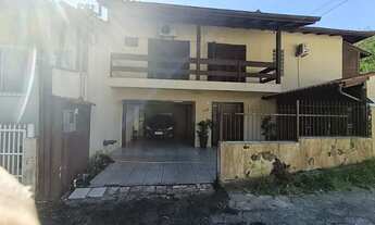 Imagem 2: Casa com piscina ano novo