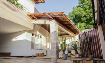 Imagem 2: Casa à venda no bairro Grageru, com 510m²