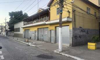Imagem 2: Casa à venda no centro de BM. Com 2 pontos de loja + garagem para 2 carros