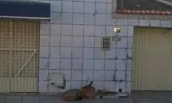 Imagem: Casa à venda em rua pública