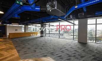 Imagem: Conjunto comercial com 1.527,30m² com 46