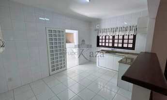 Imagem 4: Oportunidade - Casa Sobrado - Residencial De Ville - 4 Dormitórios - 200m²