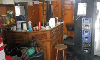 Imagem 2: Passo ponto, barbearia ? montada com bar anexo e clientela.r