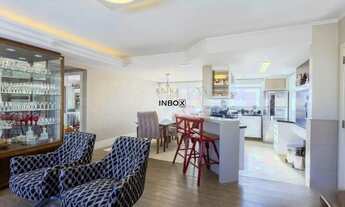 Imagem 5: Apartamento reformado em andar alto, com 2 dormitórios, suíte e vaga