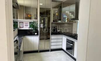 Imagem 3: Casa na Pedra Branca com 247 m2 e 3 dormitórios