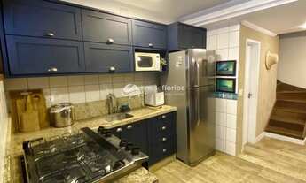 Imagem 2: Casa Triplex Aconchegante com 3 Dormitórios, Suíte e Vista Panorâmica no Condomínio Vivend