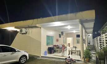 Imagem 2: Casa de condomínio térrea para venda possui 300 metros quadrados com 2 quartos