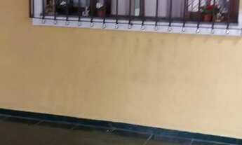 Imagem 2: Sobrado muito amplo, ideal para quem quer conforto, localizado em região alta, próximo do