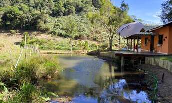 Imagem: Linda chácara com casa, lagoa e nascente