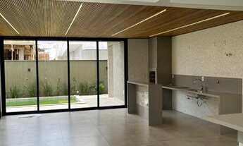 Imagem 4: Casa de condomínio para venda possui 233 metros quadrados com 4 quartos