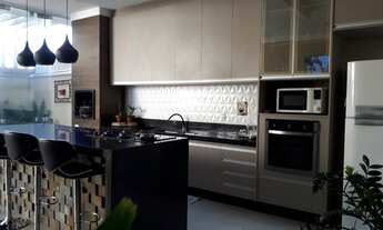 Imagem 4: Casa de condomínio para venda possui 180 metros quadrados com 3 quartos