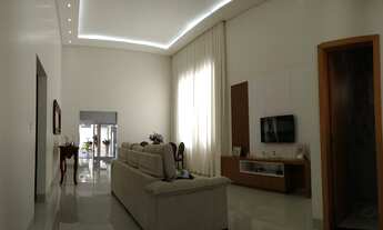 Imagem 6: Casa Térrea para venda possui 275m² construído, 665m² de terreno e 3 suítes