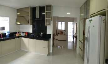 Imagem 7: Casa Térrea para venda possui 275m² construído, 665m² de terreno e 3 suítes