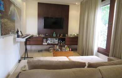 Imagem 6: Casa de condomínio sobrado para venda possui 380 metros quadrados com 4 quartos