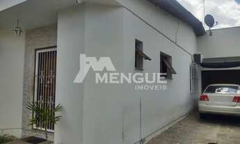 Imagem: Casa com 02 dormitórios e 4 vagas de garagem