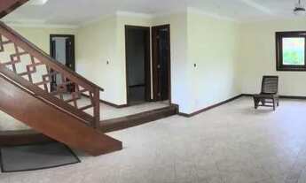 Imagem 6: Casa de condomínio para venda tem 320 metros quadrados com 5 quartos