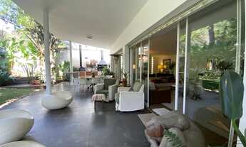 Imagem 2: Unica projeto modernista! terreá com uma área de jardim e gourmet de tirar o folego