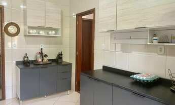 Imagem 6: Quarto com piscina em frente a praia