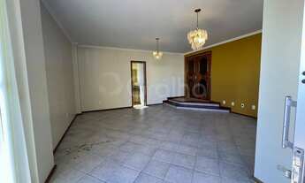 Imagem 2: Apartamento de 174m² com 4 quartos sendo 2 suítes no Centro